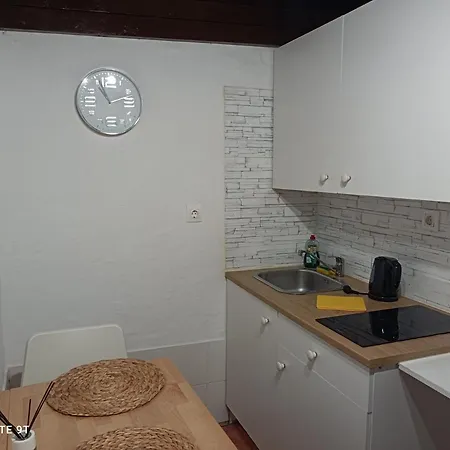 Ele House *