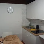 Ele House *